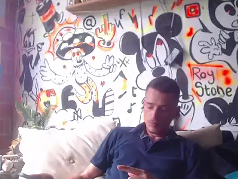 Snapshot of roystonee01 chatting on November 5, 2025, 4:40 pm roystonee01 online show from November 5, 2025, 4:40 pm