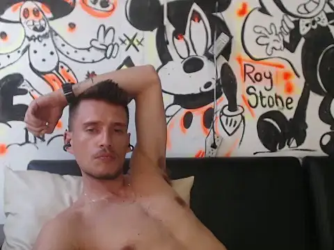 Snapshot of roystonee01 chatting on November 12, 2025, 8:30 pm roystonee01 online show from November 12, 2025, 8:30 pm