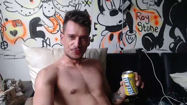 Snapshot of roystonee01 chatting on December 17, 2025, 11:27 am roystonee01 online show from December 17, 2025, 11:27 am