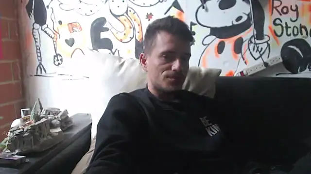 Snapshot of roystonee01 chatting on December 22, 2025, 1:19 pm roystonee01 online show from December 22, 2025, 1:19 pm