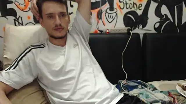 Snapshot of roystonee01 chatting on February 10, 2026, 2:37 am roystonee01 online show from February 10, 2026, 2:37 am