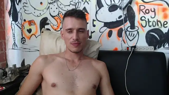 Snapshot of roystonee01 chatting on February 17, 2026, 9:10 pm roystonee01 online show from February 17, 2026, 9:10 pm