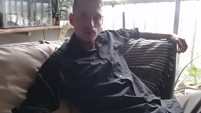 Snapshot of roystonee01 chatting on February 23, 2026, 5:54 pm roystonee01 online show from February 23, 2026, 5:54 pm