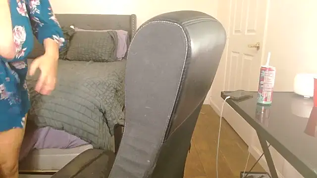 AlyssiaAmoreXO online show from October 12, 2025, 8:08 pm