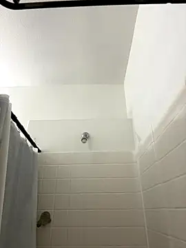 AlyssiaAmoreXO online show from December 4, 2025, 2:48 pm