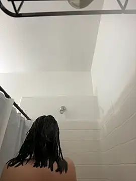 AlyssiaAmoreXO online show from December 5, 2025, 4:25 pm