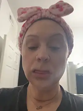 AlyssiaAmoreXO online show from February 5, 2026, 2:43 pm