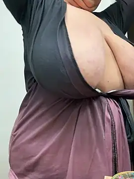 AlyssiaAmoreXO online show from March 6, 2026, 8:05 pm