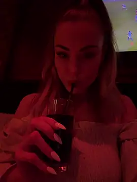 MilaMaaay online show from March 22, 2026, 6:11 pm