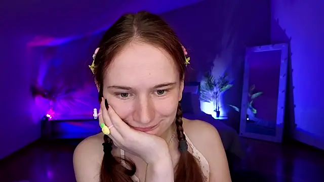 L1ittle kitty  online show from April 15, 2026, 5:47 am