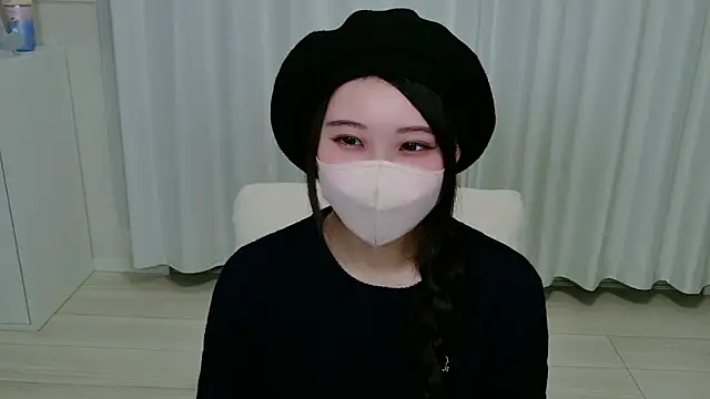 yuki room online show from December 19, 2025, 1:18 pm