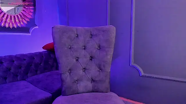 Snapshot of Lucy_Williiams chatting on January 10, 2025, 8:48 pm Lucy Williiams online show from January 10, 2025, 8:48 pm