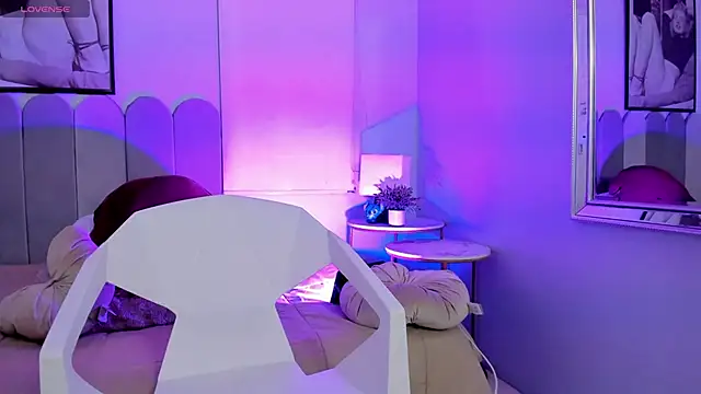 Snapshot of Lucy_Williiams chatting on February 5, 2025, 6:46 am Lucy Williiams online show from February 5, 2025, 6:46 am