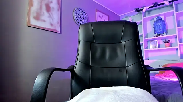 Snapshot of Lucy_Williiams chatting on March 9, 2025, 12:21 am Lucy Williiams online show from March 9, 2025, 12:21 am