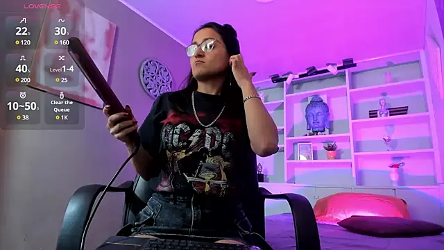 Snapshot of Lucy_Williiams chatting on March 10, 2025, 8:56 pm Lucy Williiams online show from March 10, 2025, 8:56 pm