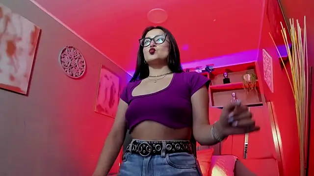 Lucy Williiams online show from November 29, 2025, 11:13 am