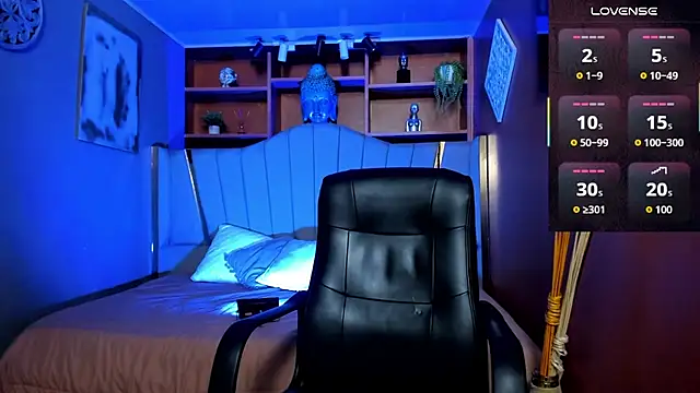 Lucy Williiams online show from December 5, 2025, 11:52 am