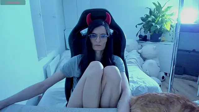 CeriseLapine online show from March 12, 2025, 7:06 pm