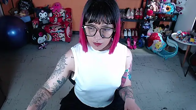 MissMiia2 online show from November 7, 2025, 1:44 pm