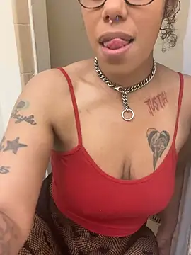 Snapshot of Princess_Desirae chatting on May 18, 2026, 5:57 am Princess Desirae online show from May 18, 2026, 5:57 am