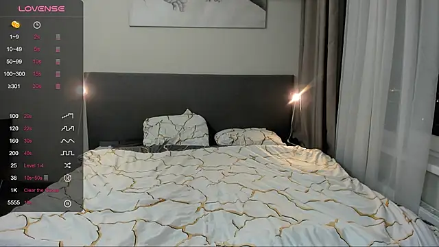 jesssicamooon online show from October 29, 2025, 6:42 pm