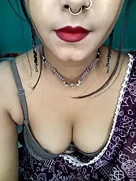 Diamond queeen online show from December 21, 2024, 9:36 pm