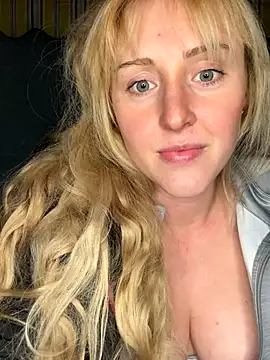 SherryOutdoor1 online show from October 15, 2025, 7:25 pm