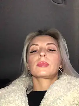 Diamond Bunny  online show from January 13, 2025, 3:04 pm