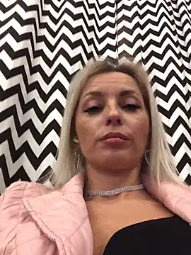 Diamond Bunny  online show from January 26, 2025, 5:02 pm