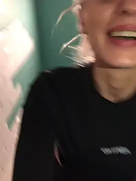 Diamond Bunny  online show from February 4, 2025, 5:34 pm