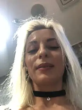 Diamond Bunny  online show from February 14, 2025, 12:03 pm