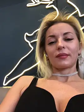 Diamond Bunny  online show from March 15, 2025, 12:45 pm