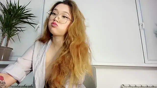 Jennatyan online show from November 24, 2025, 10:15 am