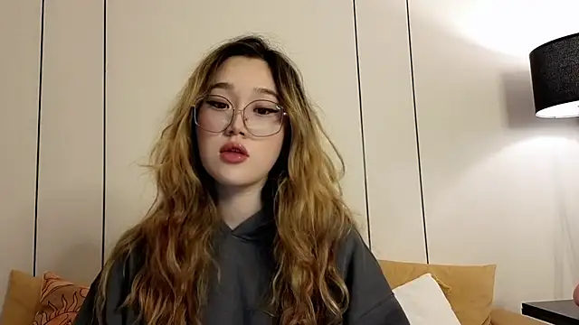 Jennatyan online show from March 4, 2026, 12:44 pm