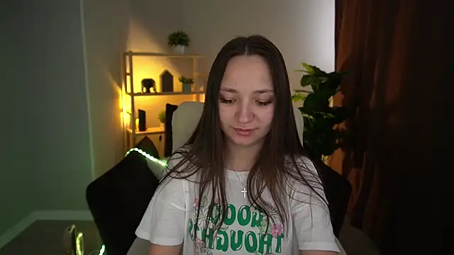 ElysLunar online show from December 19, 2024, 6:12 am