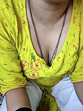 kaveerpooja947 online show from October 31, 2025, 5:14 pm