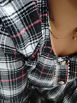 kaveerpooja947 online show from January 11, 2026, 5:07 pm