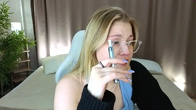 Colleen Blake online show from April 18, 2026, 7:07 pm