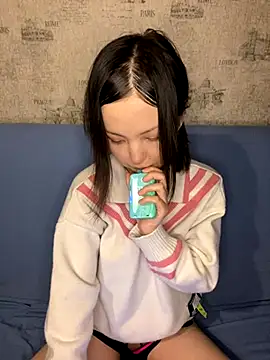 lalallalalaa- online show from November 21, 2025, 3:44 pm