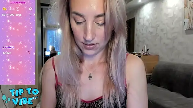 lady Nati online show from December 18, 2024, 2:06 pm