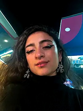 Lila Desiree online show from April 14, 2026, 10:27 pm