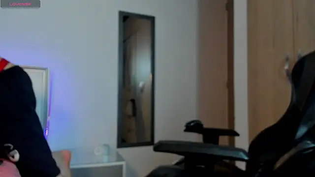 facebaby1 online show from December 19, 2025, 2:40 am