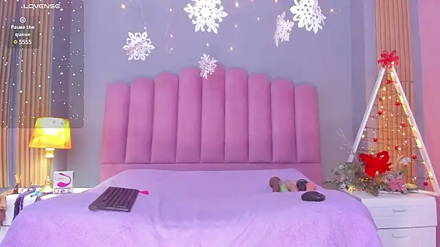 Snapshot of DevoniCollins chatting on December 12, 2024, 1:28 pm DevoniCollins online show from December 12, 2024, 1:28 pm