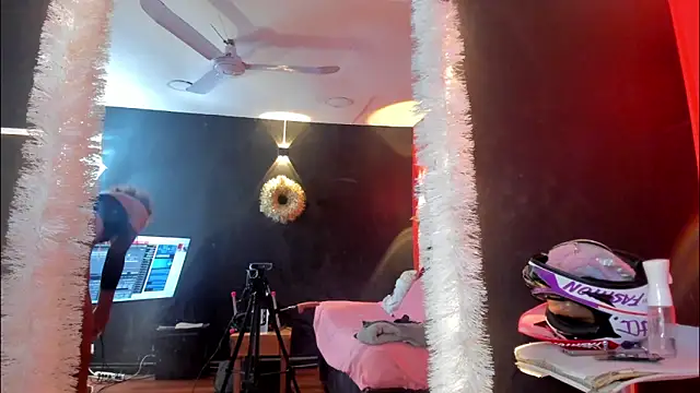 YayaHilton online show from December 3, 2025, 5:04 am