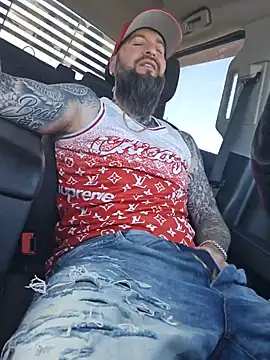 Snapshot of Beardedtattood chatting on June 2, 2026, 1:46 pm Beardedtattood online show from June 2, 2026, 1:46 pm