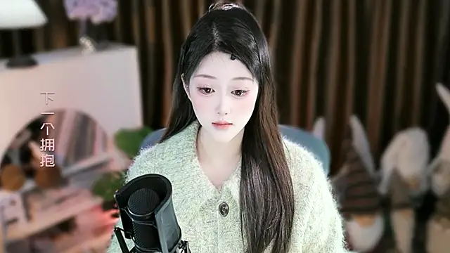 Arwyn-rr online show from December 17, 2025, 10:21 am