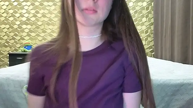 emonyashka  online show from April 16, 2026, 4:52 pm