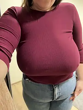 Snapshot of Your_Hot_Sister01 chatting on December 30, 2024, 10:10 am Your Hot Sister01 online show from December 30, 2024, 10:10 am