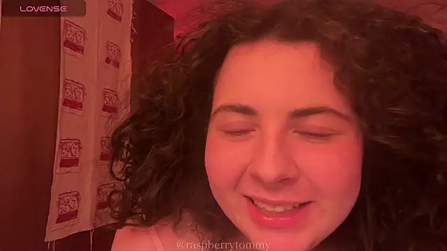 Snapshot of RaspberryTommyFTM chatting on December 18, 2025, 4:29 am RaspberryTommyFTM online show from December 18, 2025, 4:29 am