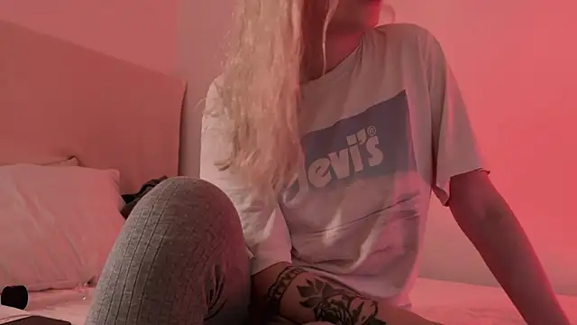 Snapshot of h2h0e chatting on December 5, 2024, 7:38 pm h2h0e online show from December 5, 2024, 7:38 pm